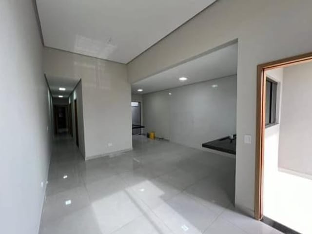 Casa 3 quartos e 2 banheiros, à venda, no bairro Coliseu em Londrina