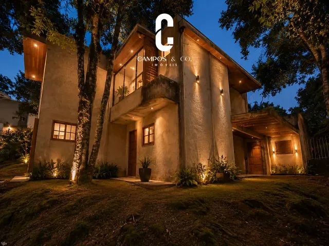 Casa com 1050m² 4 quartos e 5 banheiros, à venda, no bairro Vila Nova SuÍça em Campos do Jordão
