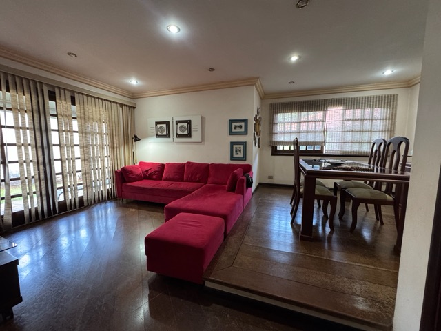 Casa com 327m² 3 quartos e 4 banheiros, à venda, no bairro Igapó em Londrina