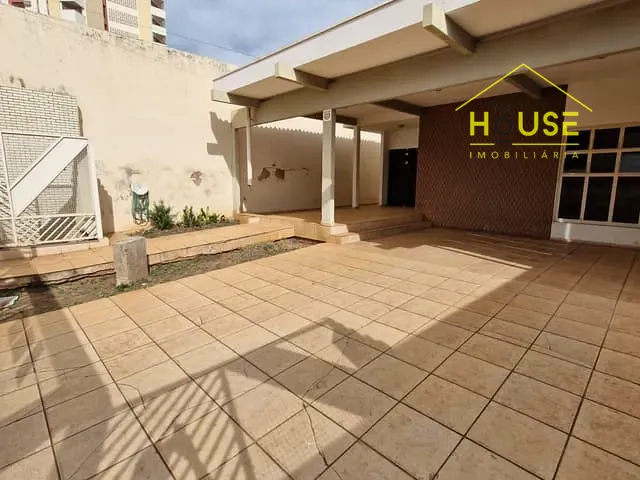 Casa 3 quartos e 4 banheiros, à venda, no bairro Centro em Fernandópolis