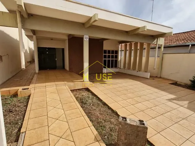 Casa 3 quartos e 4 banheiros, à venda, no bairro Centro em Fernandópolis