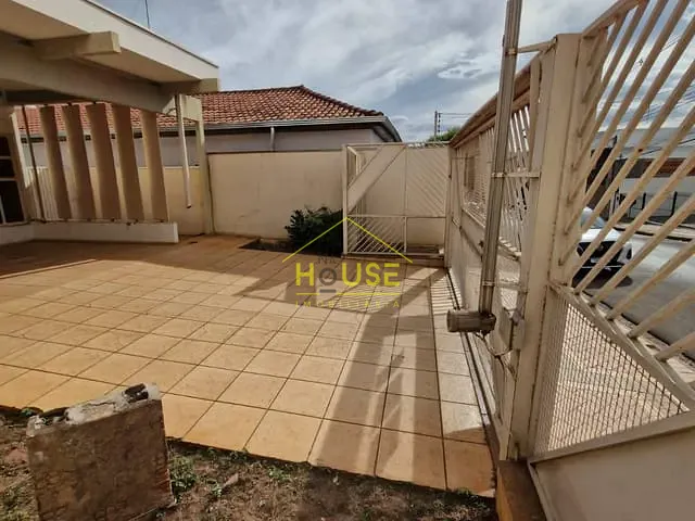 Casa 3 quartos e 4 banheiros, à venda, no bairro Centro em Fernandópolis