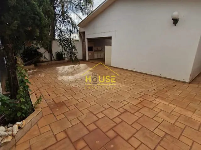 Casa 3 quartos e 4 banheiros, à venda, no bairro Centro em Fernandópolis