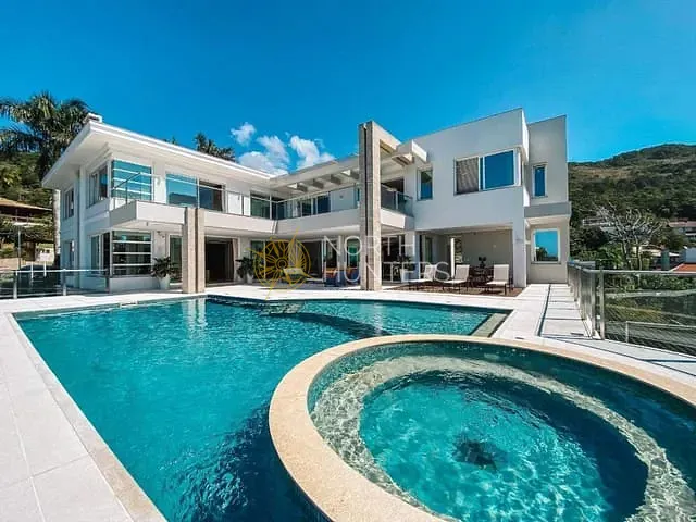 Casa com 1372m² 6 quartos e 9 banheiros, à venda, no bairro Praia Brava em Florianópolis