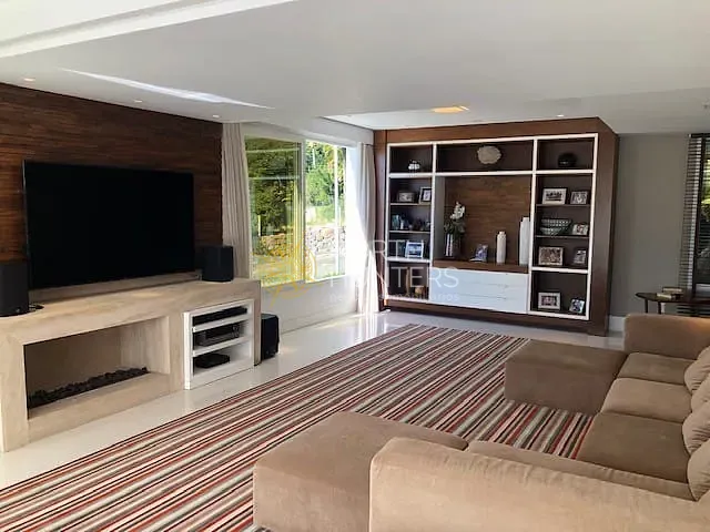 Casa com 1372m² 6 quartos e 9 banheiros, à venda, no bairro Praia Brava em Florianópolis