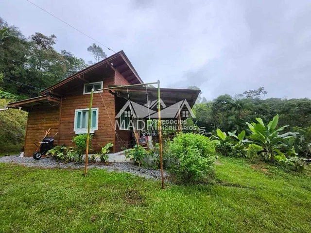 Casa com 3025m² 2 quartos e 1 banheiro, à venda, no bairro Fazenda do Sacramento em Águas Mornas