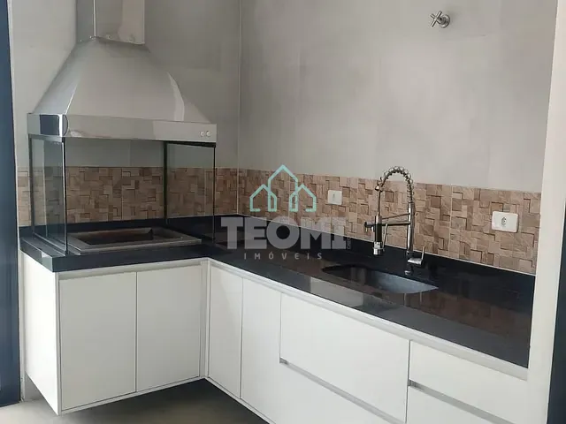 Casa com 355m² 3 quartos e 5 banheiros, à venda ou para alugar, no bairro Jardim Santa Teresa em Taubaté
