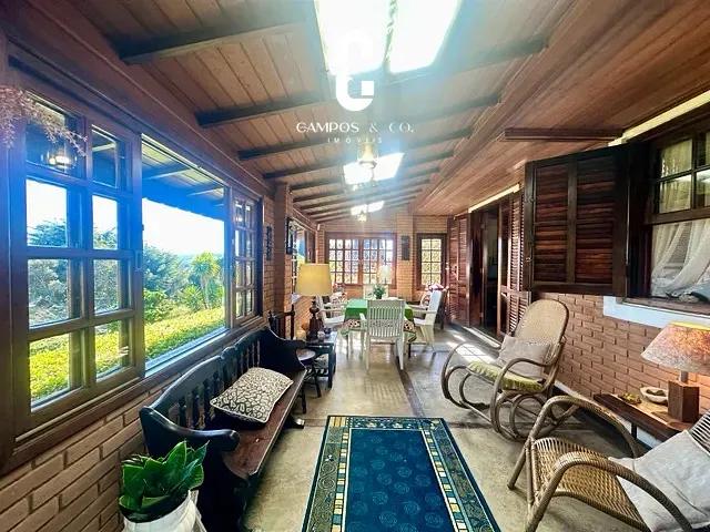 Casa com 1185m² 3 quartos e 3 banheiros, à venda, no bairro Vila Inglesa em Campos do Jordão
