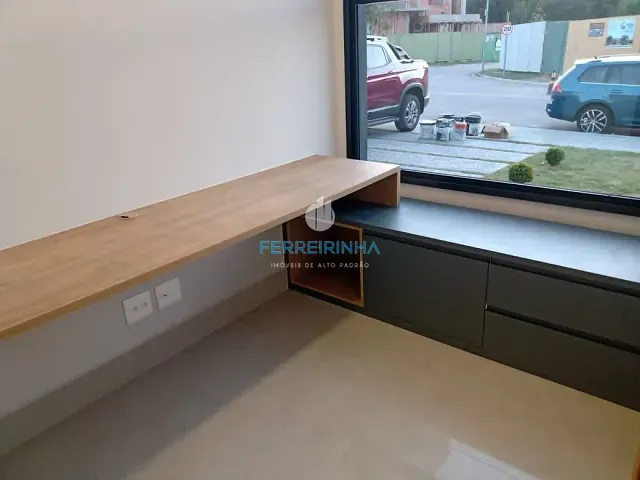 Casa com 450m² 3 quartos e 4 banheiros, para alugar, no bairro Urbanova em São José dos Campos