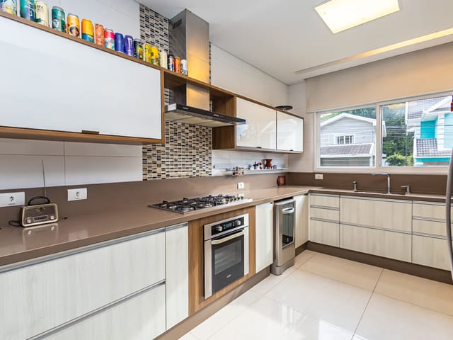 Casa com 390m² 3 quartos e 5 banheiros, à venda, no bairro Umbará em Curitiba