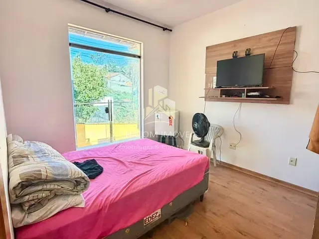 Casa 2 quartos e 1 banheiro, à venda, no bairro Parque Xangri-Lá em Contagem