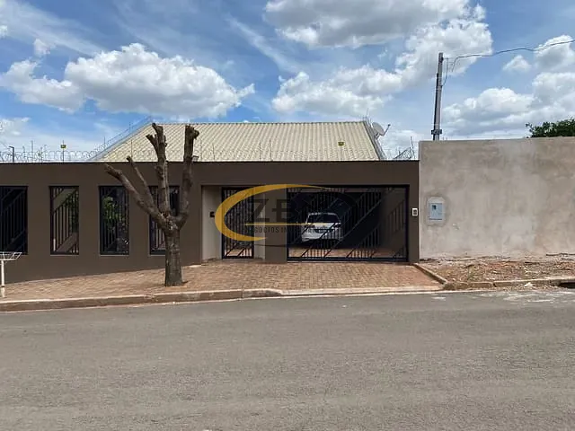 Casa com 360m² 3 quartos e 4 banheiros, à venda, no bairro Coliseu em Londrina