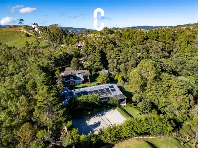 Casa com 6500m² 10 quartos e 10 banheiros, à venda, no bairro Vila Floresta em Campos do Jordão