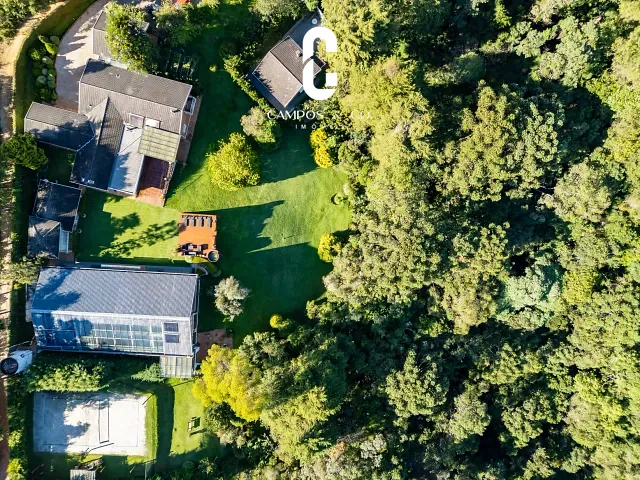 Casa com 6500m² 10 quartos e 10 banheiros, à venda, no bairro Vila Floresta em Campos do Jordão