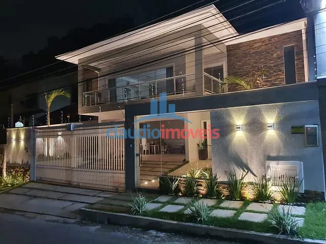 Casa com 450m² 3 quartos e 3 banheiros, à venda, no bairro Santa Rosa em Barra Mansa
