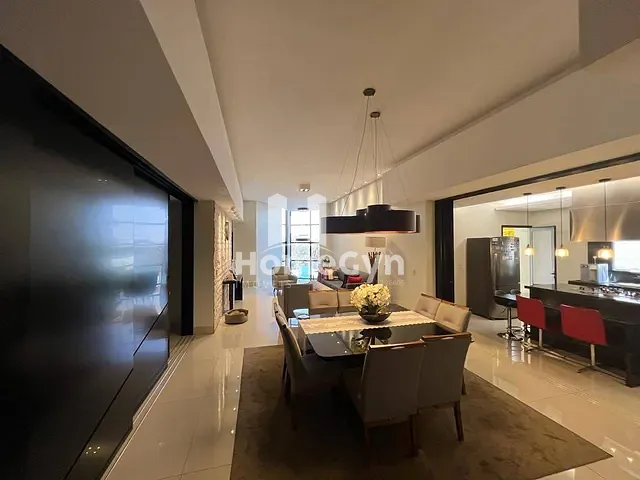 Casa com 747m² 3 quartos e 6 banheiros, à venda, no bairro Jardins Munique em Goiânia