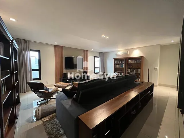 Casa com 747m² 3 quartos e 6 banheiros, à venda, no bairro Jardins Munique em Goiânia