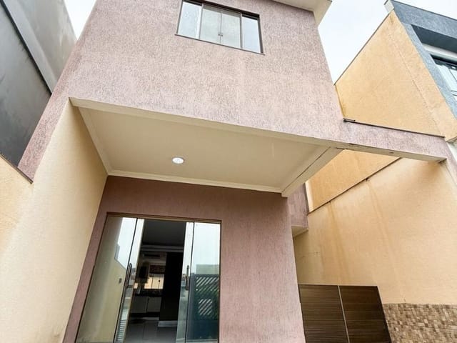 Casa com 180m² 3 quartos e 3 banheiros, à venda, no bairro Granja dos Cavaleiros em Macaé