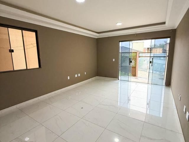 Casa com 180m² 3 quartos e 3 banheiros, à venda, no bairro Granja dos Cavaleiros em Macaé