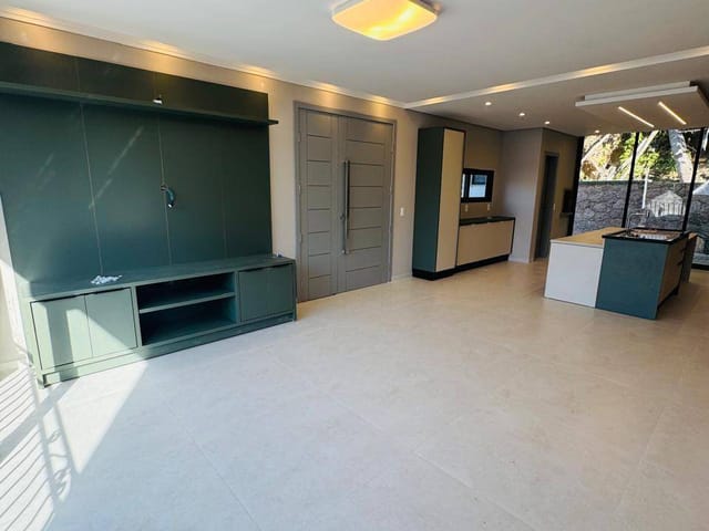 Casa 3 quartos e 2 banheiros, para alugar, no bairro Cachoeira do Bom Jesus em Florianópolis