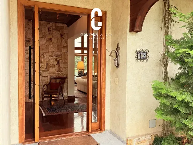 Casa com 2709m² 7 quartos e 9 banheiros, à venda, no bairro Vila Simonsen em Campos do Jordão