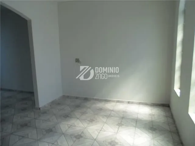 Casa com 200m² 3 quartos e 2 banheiros, à venda, no bairro Conjunto Manoel Mendes em Uberaba