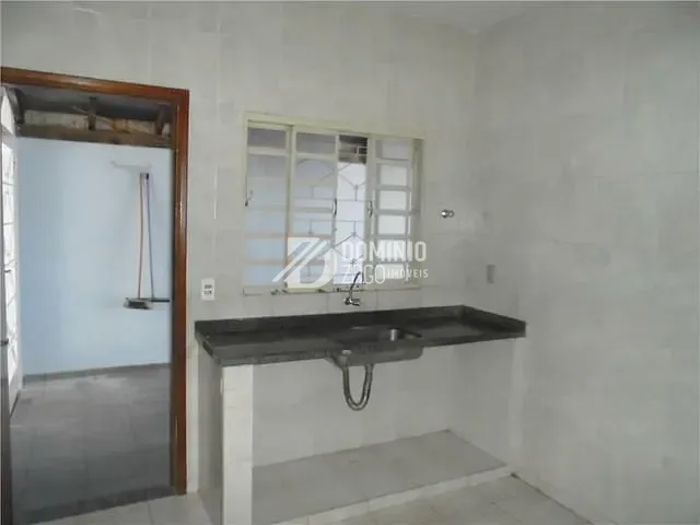 Casa com 200m² 3 quartos e 2 banheiros, à venda, no bairro Conjunto Manoel Mendes em Uberaba