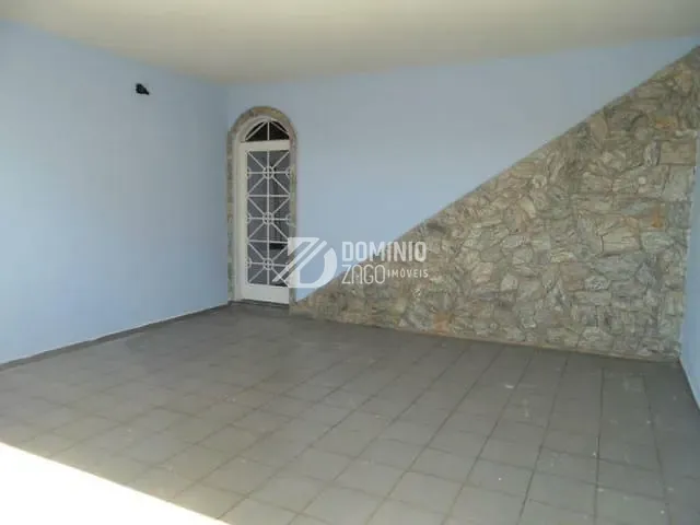 Casa com 200m² 3 quartos e 2 banheiros, à venda, no bairro Conjunto Manoel Mendes em Uberaba