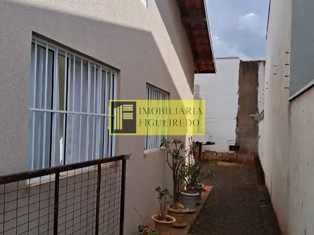 Casa com 80m² 3 quartos e 2 banheiros, à venda, no bairro Vila Santo Antônio em São José do Rio Preto