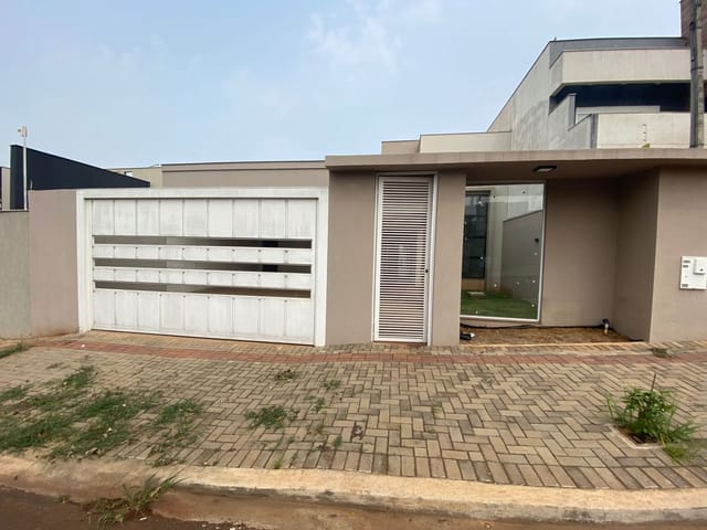 Casa com 300m² 3 quartos e 4 banheiros, à venda, no bairro Seis de Agosto em Cambé