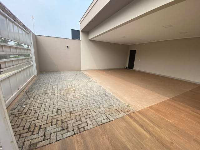 Casa com 300m² 3 quartos e 4 banheiros, à venda, no bairro Seis de Agosto em Cambé