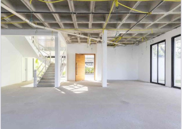 Casa com 950m² 4 quartos e 6 banheiros, à venda, no bairro Jardim dos Estados em São Paulo