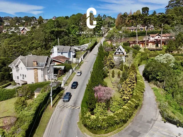 Casa com 1720m² 3 quartos e 2 banheiros, à venda, no bairro Manancial em Campos do Jordão