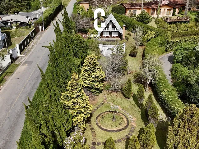 Casa com 1720m² 3 quartos e 2 banheiros, à venda, no bairro Manancial em Campos do Jordão