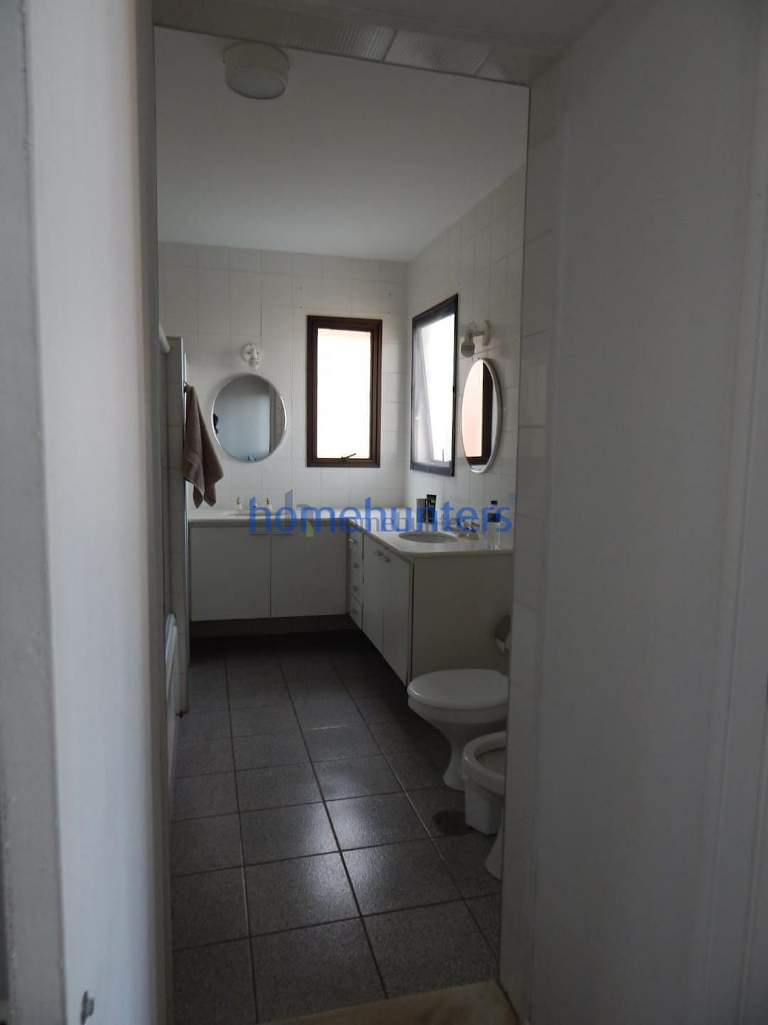 Casa para alugar com 5 quartos, 375m² - Foto 11