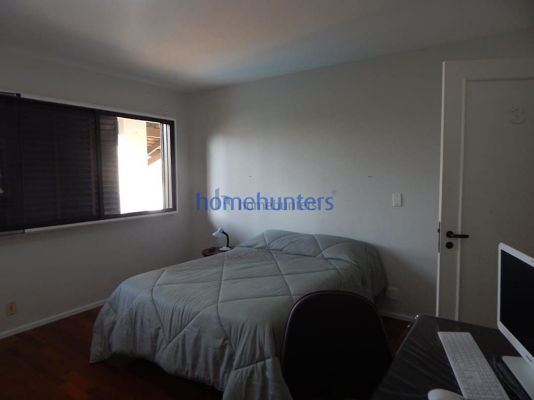 Casa para alugar com 5 quartos, 375m² - Foto 32