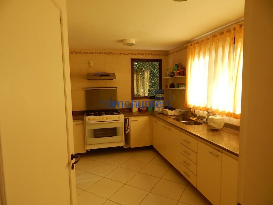 Casa para alugar com 5 quartos, 375m² - Foto 30