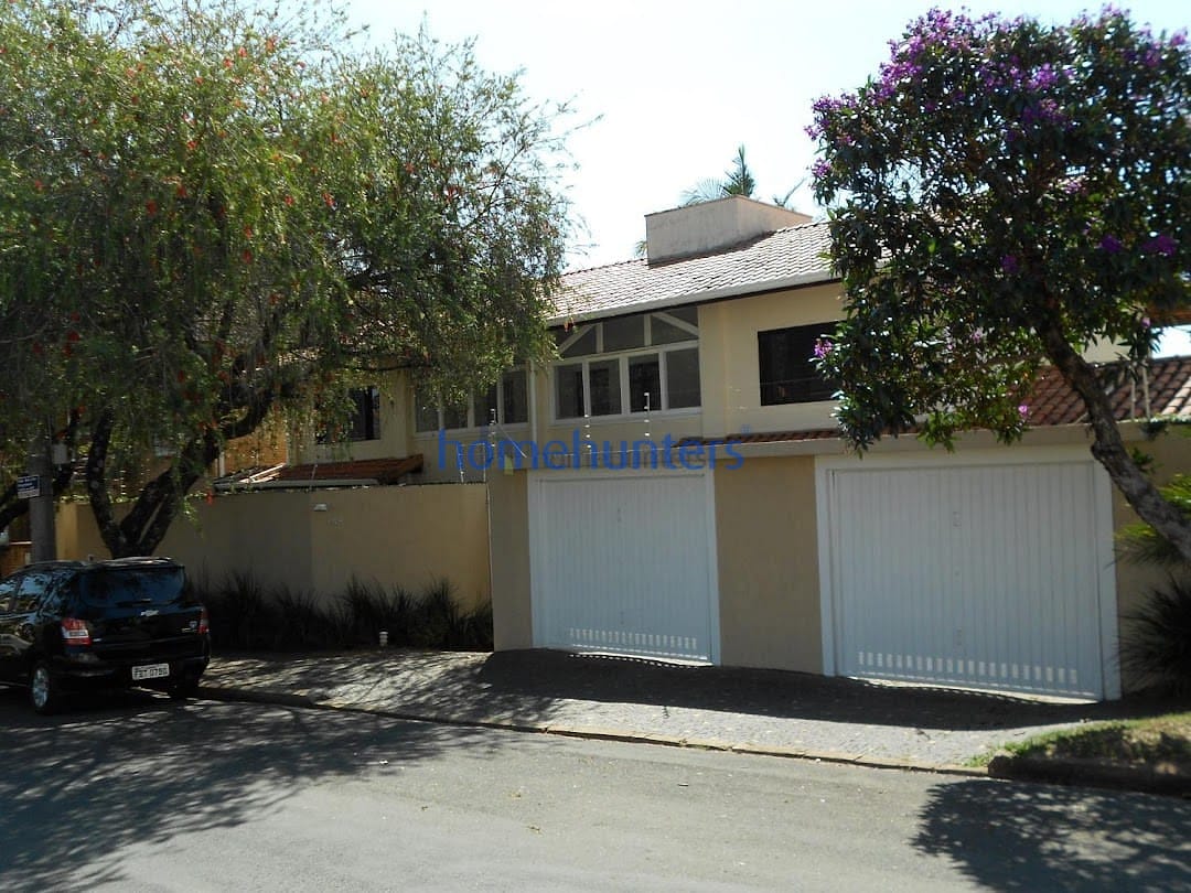 Casa para alugar com 5 quartos, 375m² - Foto 1
