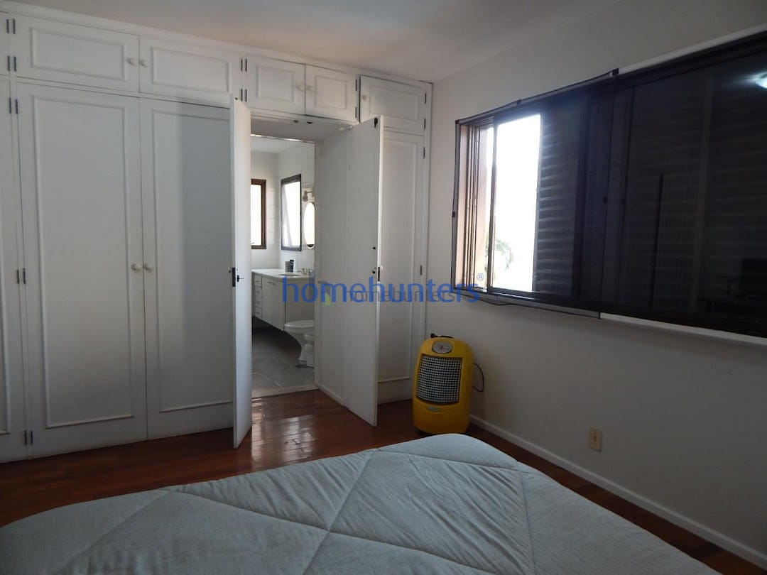 Casa para alugar com 5 quartos, 375m² - Foto 12