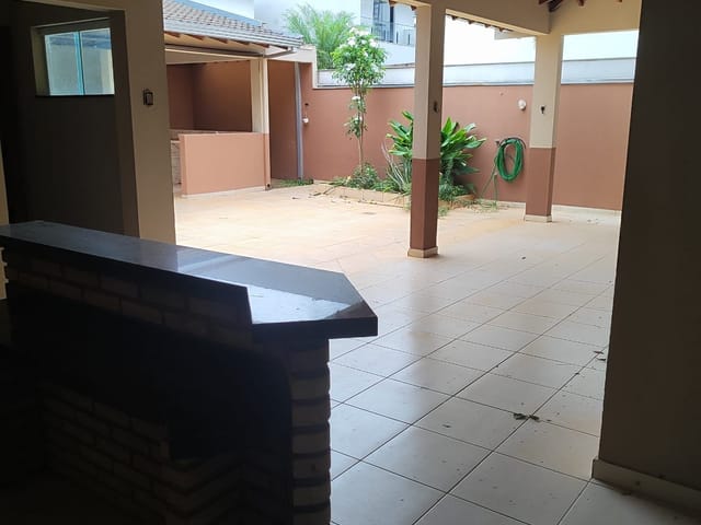 Casa 5 quartos e 6 banheiros, para alugar, no bairro Esperança em Londrina