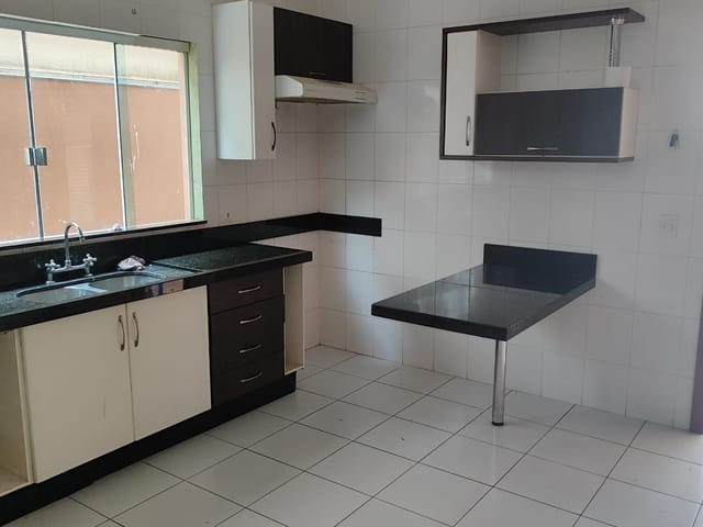 Casa 5 quartos e 6 banheiros, para alugar, no bairro Esperança em Londrina