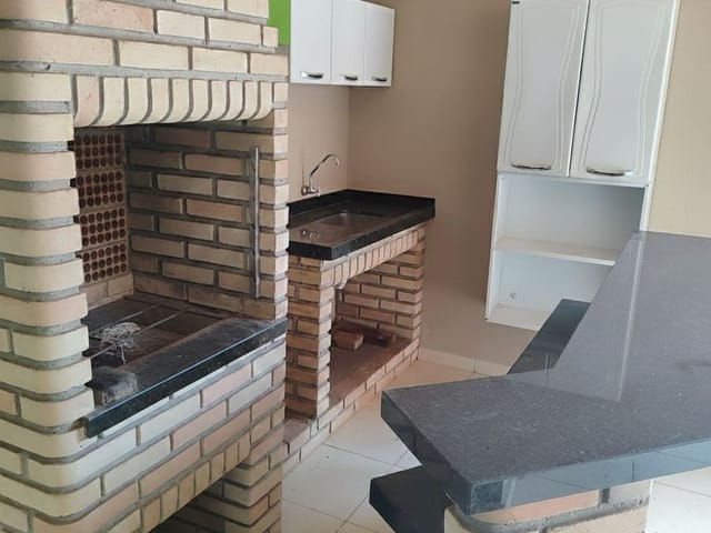 Casa 5 quartos e 6 banheiros, para alugar, no bairro Esperança em Londrina