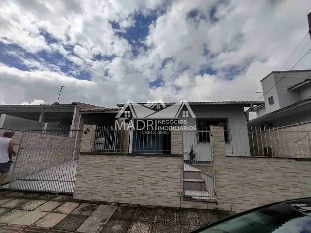 Casa 3 quartos e 1 banheiro, à venda, no bairro Madri em Palhoça