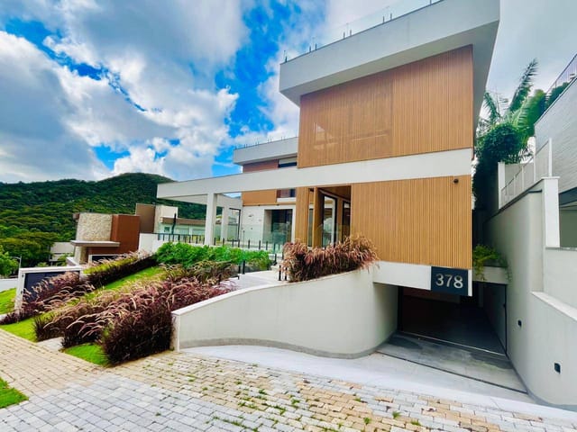 Casa com 646m² 4 quartos e 7 banheiros, à venda ou para alugar, no bairro Alphaville em Santana de Parnaíba