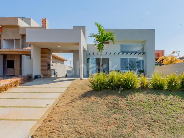 Casa com 900m² 4 quartos e 6 banheiros, à venda, no bairro Paranapanema em Paranapanema