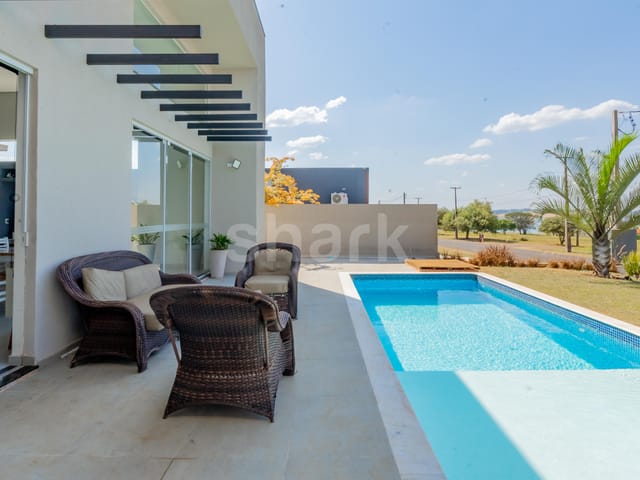 Casa com 900m² 4 quartos e 6 banheiros, à venda, no bairro Paranapanema em Paranapanema