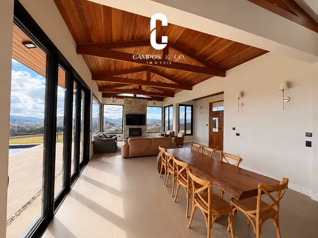 Casa com 2520m² 5 quartos e 8 banheiros, à venda, no bairro Condomínio Iporanga em Campos do Jordão