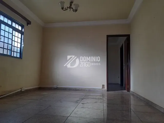 Casa com 180m² 3 quartos e 3 banheiros, à venda, no bairro São Benedito em Uberaba