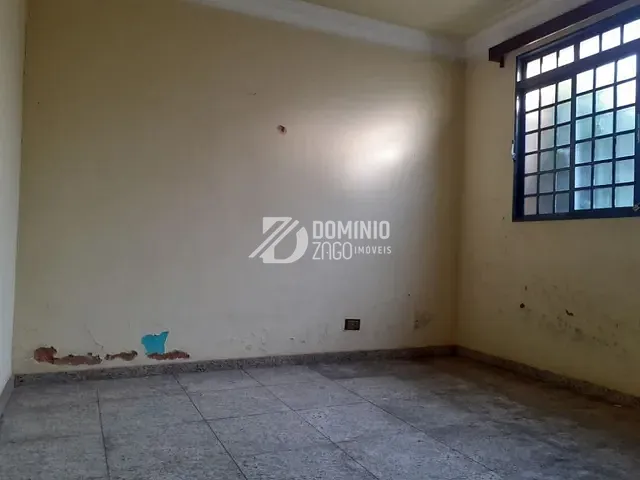 Casa com 180m² 3 quartos e 3 banheiros, à venda, no bairro São Benedito em Uberaba