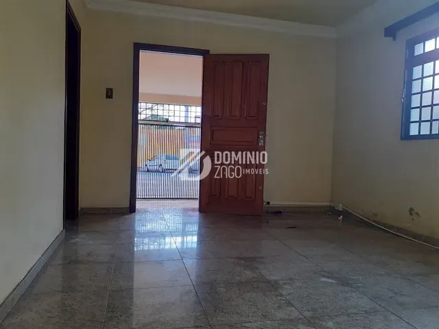 Casa com 180m² 3 quartos e 3 banheiros, à venda, no bairro São Benedito em Uberaba